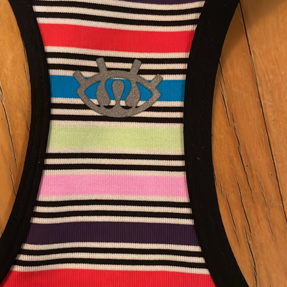 4/$20 Lululemon Size 4 Razorback Tank Top - Picture 4 of 4